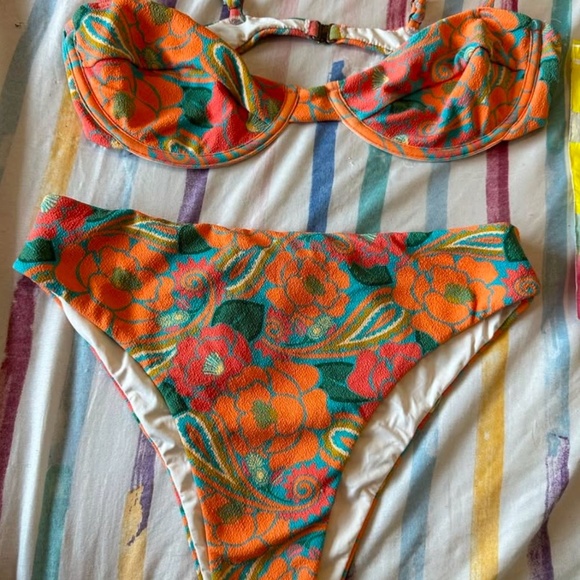 FARM Rio Colorful bikini – Size L - Picture 2 of 5